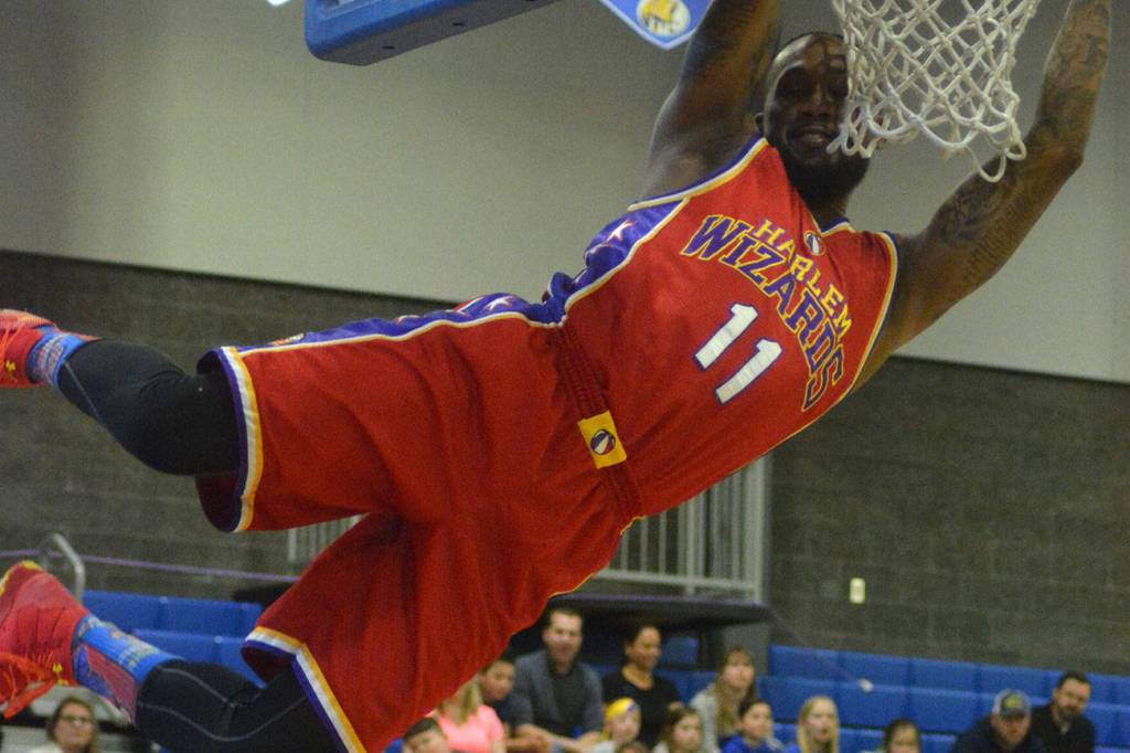 Harlem Wizards take on Tahoma staff