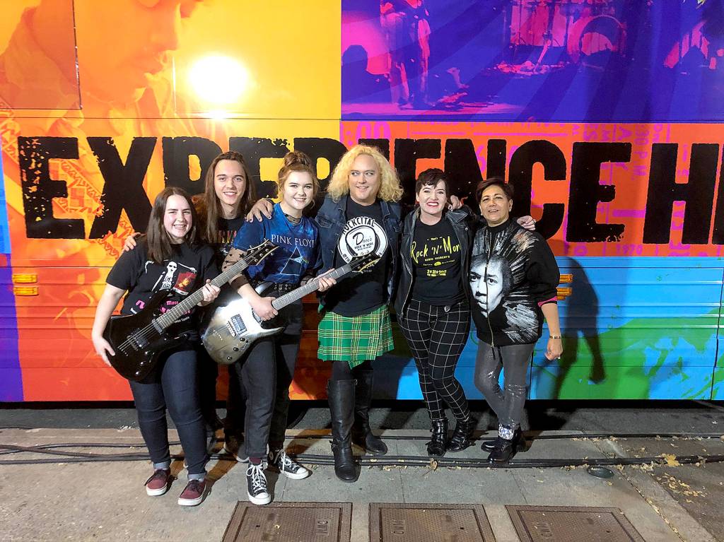 Maple Valley students honored by Hendrix’s family