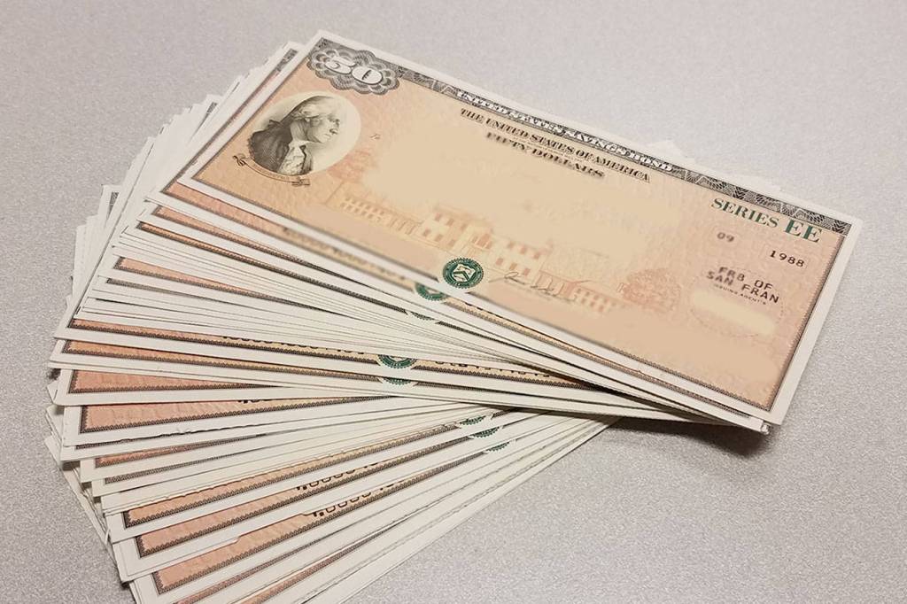 Woman finds $5,000 in bonds in couch