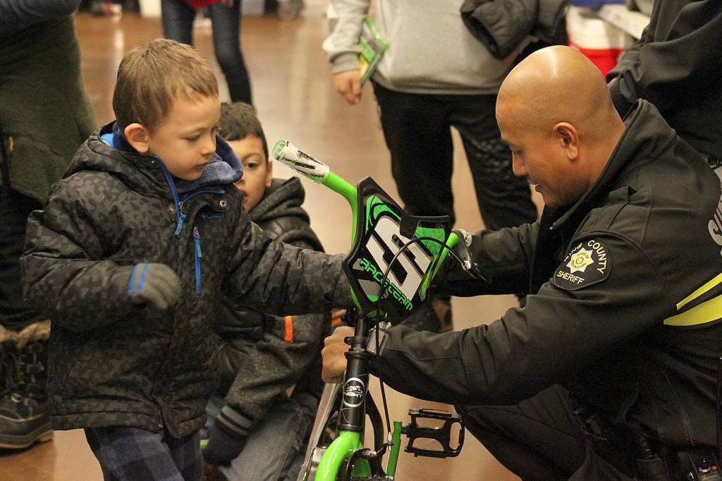 Covington Walmart flooded with kids, police and Santa’s Elves