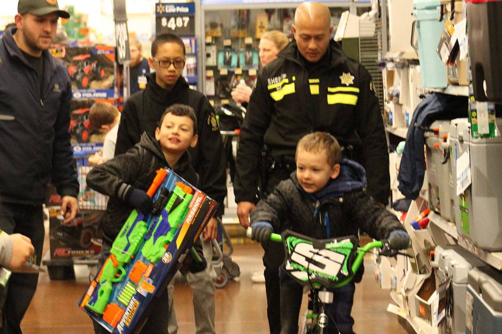Covington Walmart flooded with kids, police and Santa’s Elves
