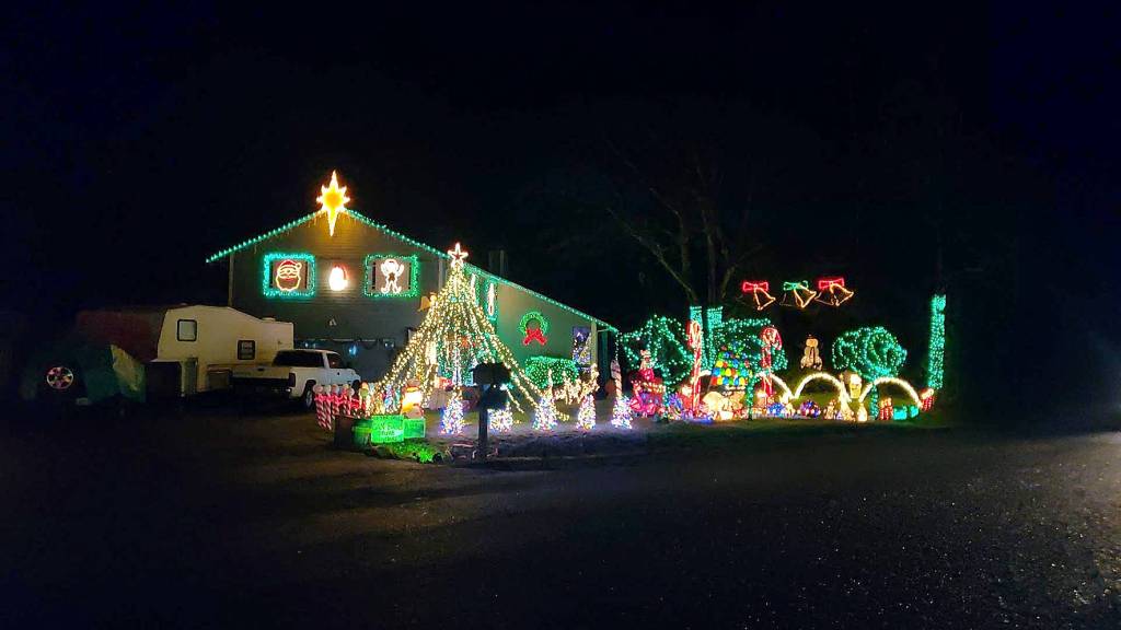 Covington holiday light show benefits Black Diamond Food Bank