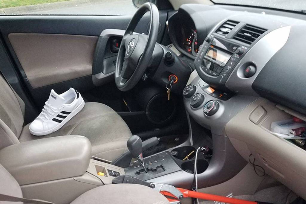 Suspect leaves shoe behind at scene of crime