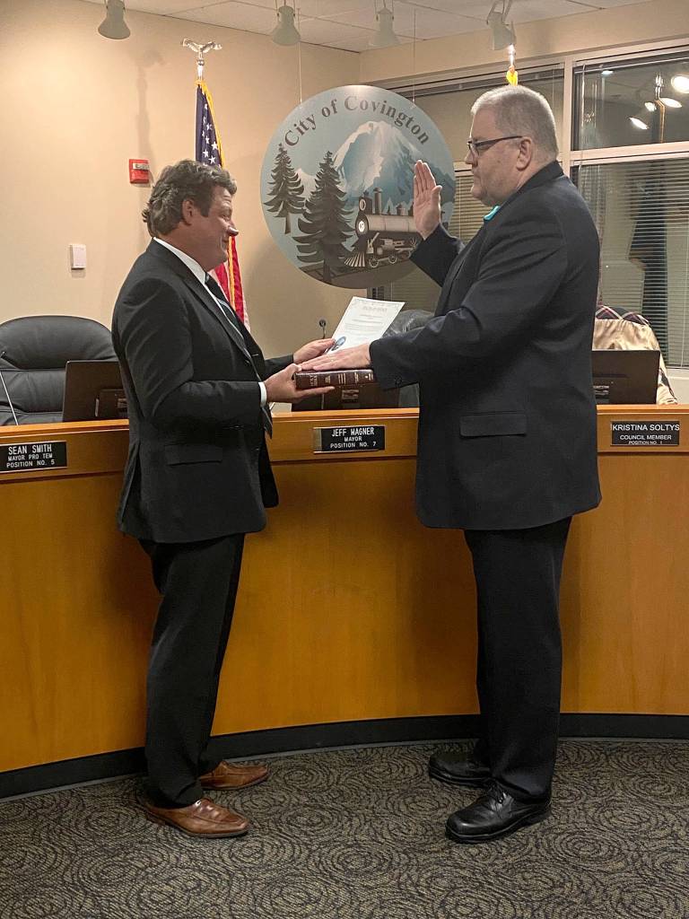 Mayor Jeff Wagner takes the oath of office for 2020 on Tuesday, Jan. 14, 2020. Photo by Karla Slate