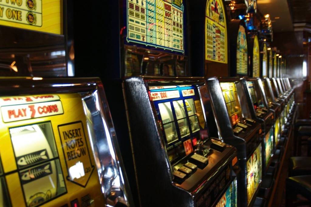 Muckleshoot Casino playing 250-person limit