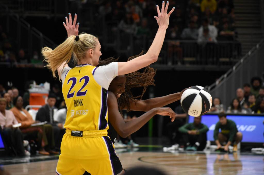 Ezi Magbegor makes a move on LAs Cameron Brink. Ben Ray / The Reporter