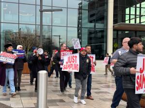 Members of the Costco Teamsters union rally outside Costcos Issaquah headquarters, Jan. 23, 2025. (Grace Gorenflo/Valley Record)