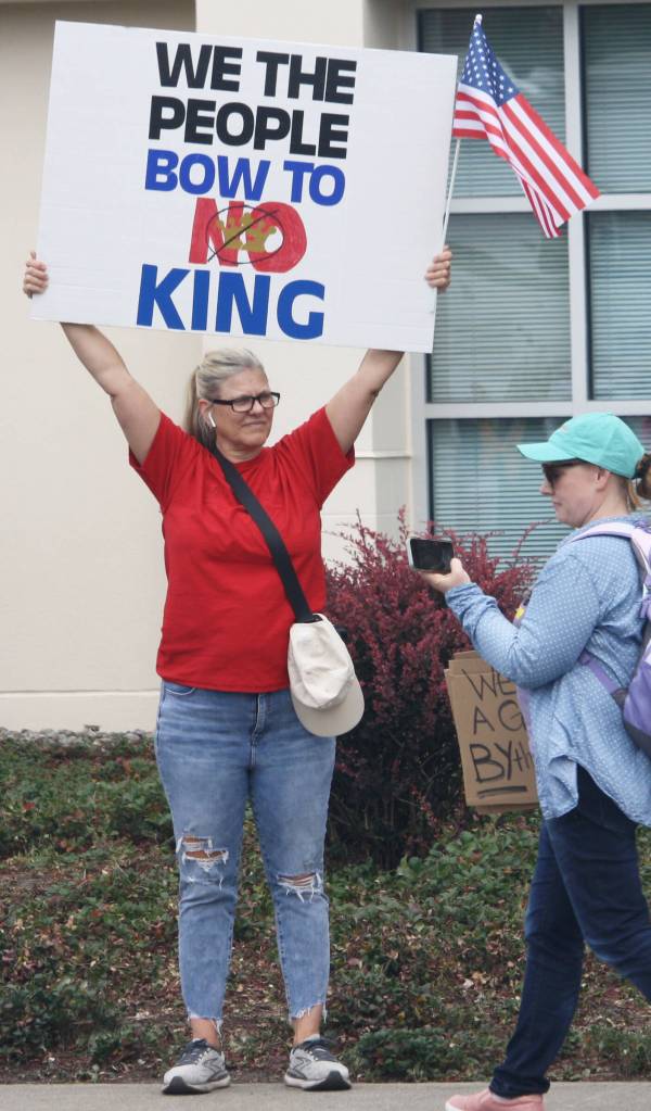 The June 14 'No Kings' protest in Covington. STEVE HUNTER, Kent Reporter