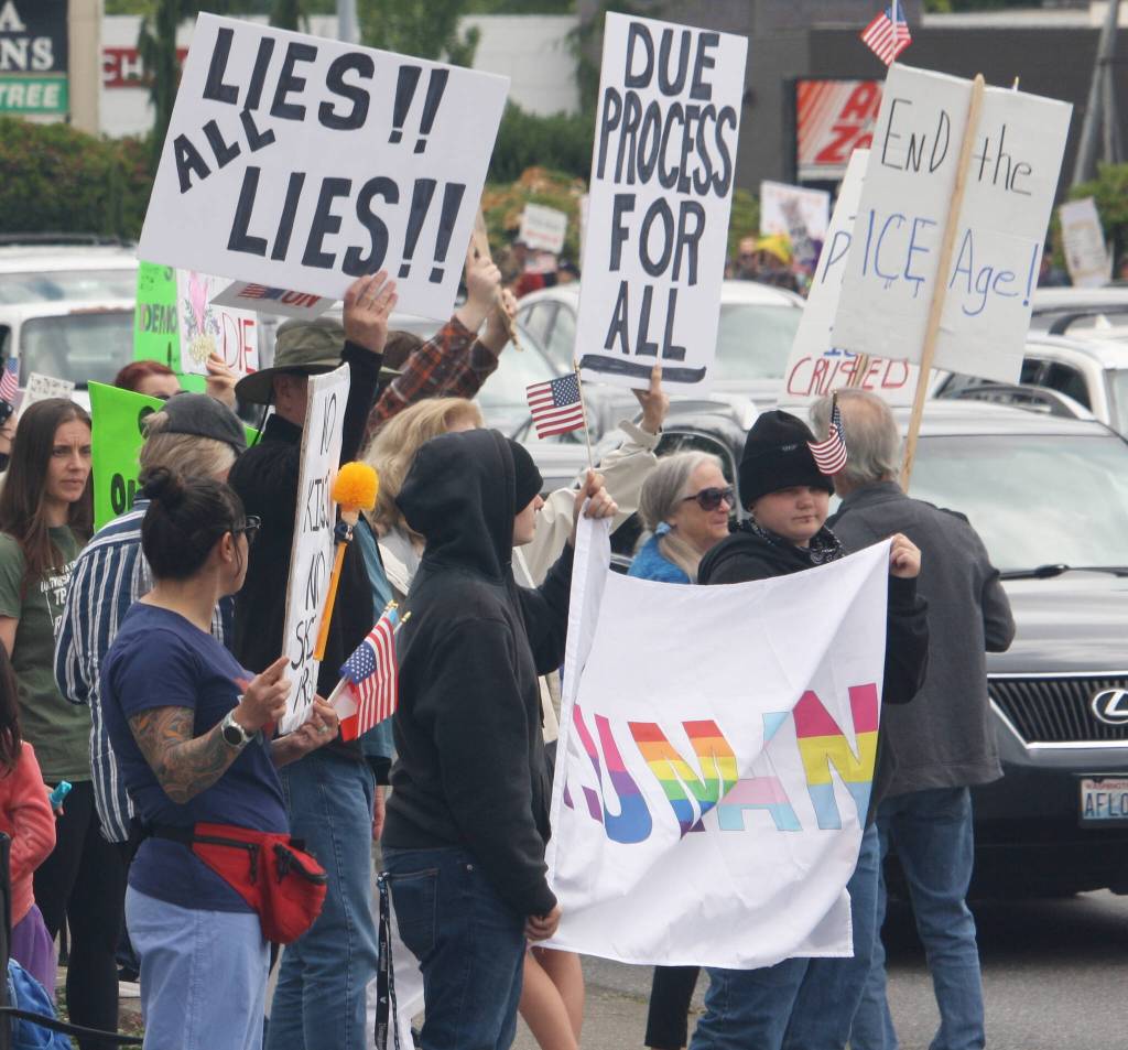 The June 14 No Kings protest in Covington. STEVE HUNTER, Kent Reporter