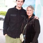 Community members Noah Spinney and Debiann Kyler outside of the Bloodworks blood donation truck on Dec. 18 at St. Francis hospital. Photo by Keelin Everly-Lang / Sound Publishing