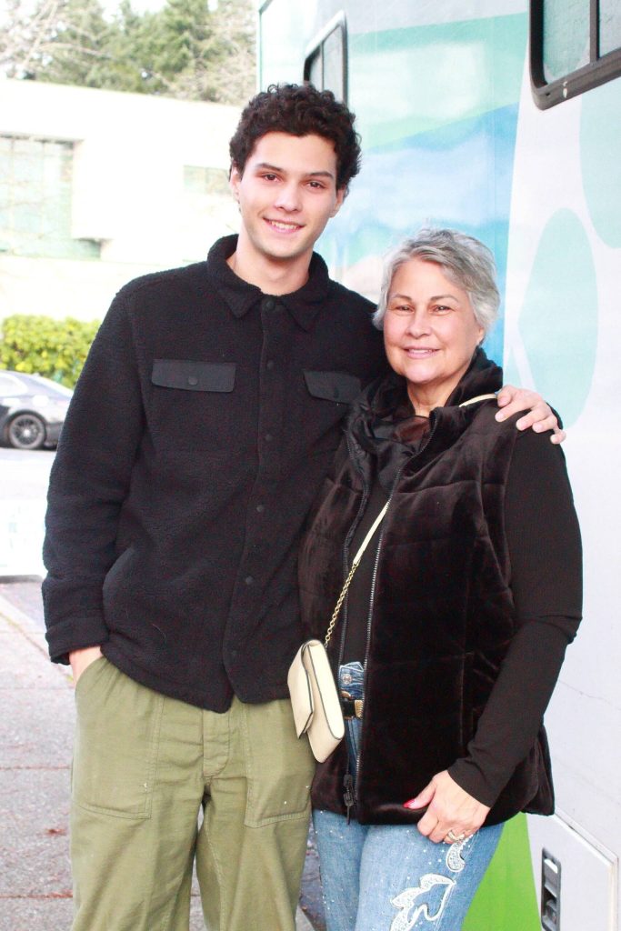 Community members Noah Spinney and Debiann Kyler outside of the Bloodworks blood donation truck on Dec. 18 at St. Francis hospital. Photo by Keelin Everly-Lang / Sound Publishing